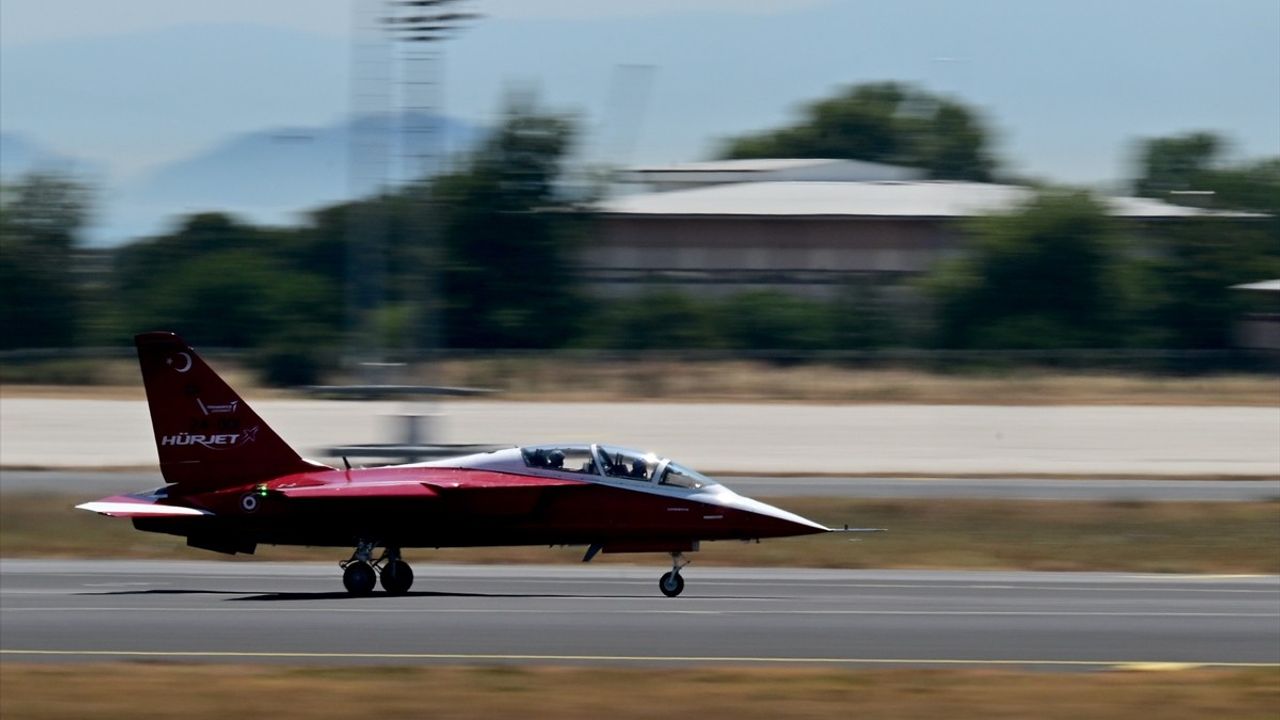 IDEF 2025'te Yerli Savunma Araçlarıyla Geçiş Töreni Gerçekleşti