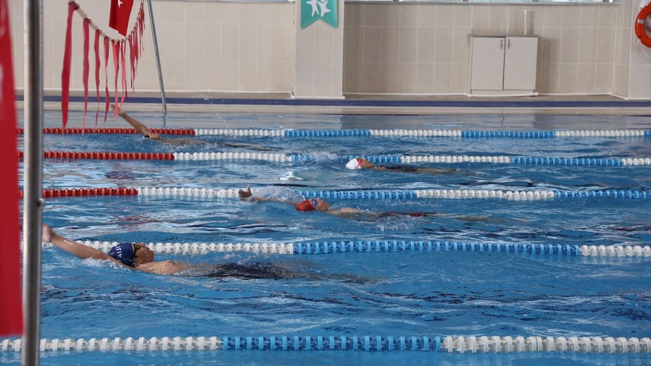 Iğdır'da 8 Yılda 30 Bin Kişiye Yüzme Eğitimi Verildi