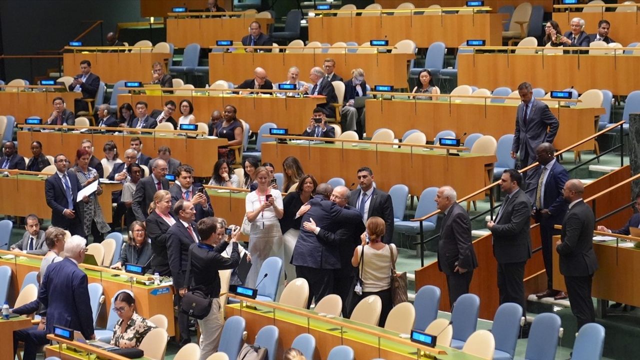 İngiltere Dışişleri Bakanı Lammy, İki Devletli Çözümü Reddetmenin Yanlış olduğunu Açıkladı