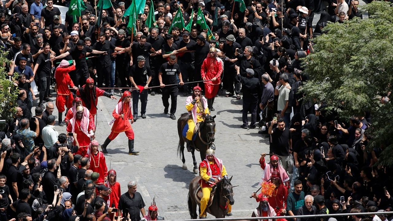 İran'da Aşura Günü Etkinlikleri: Matem Törenleri Yoğun İlgi Gördü