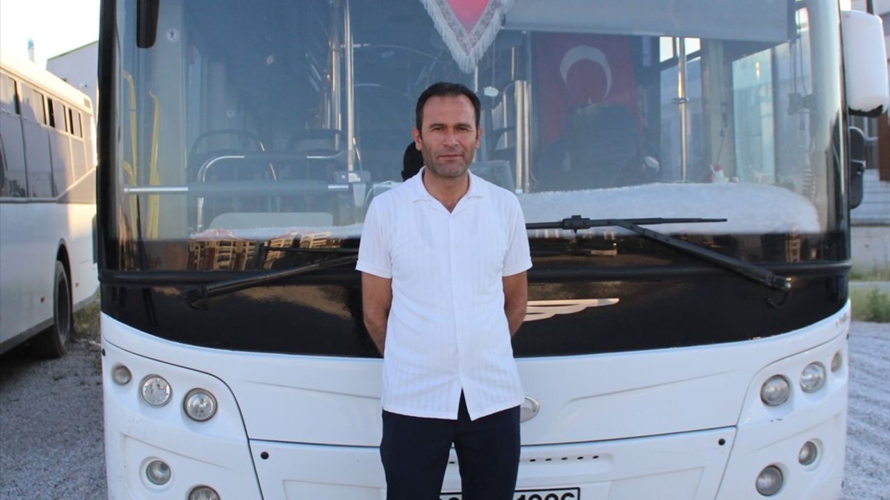 Isparta'da Otobüs Şoförü, 2 Yaşındaki Çocuğun Hayatını Hemlich Manevrasıyla Kurtardı
