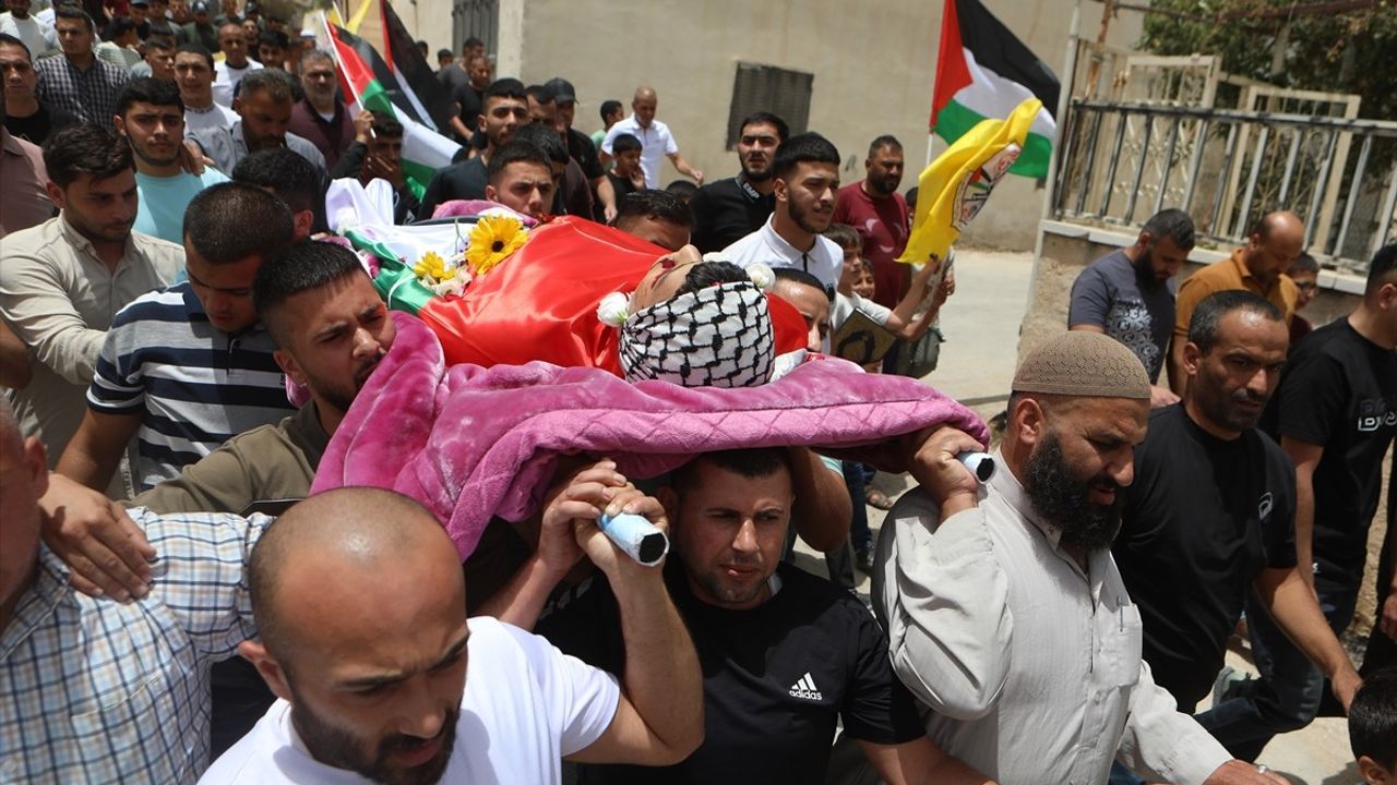 İsrail Askerleri Batı Şeria’da İki Filistinliyi, Biri Çocuk, Öldürdü