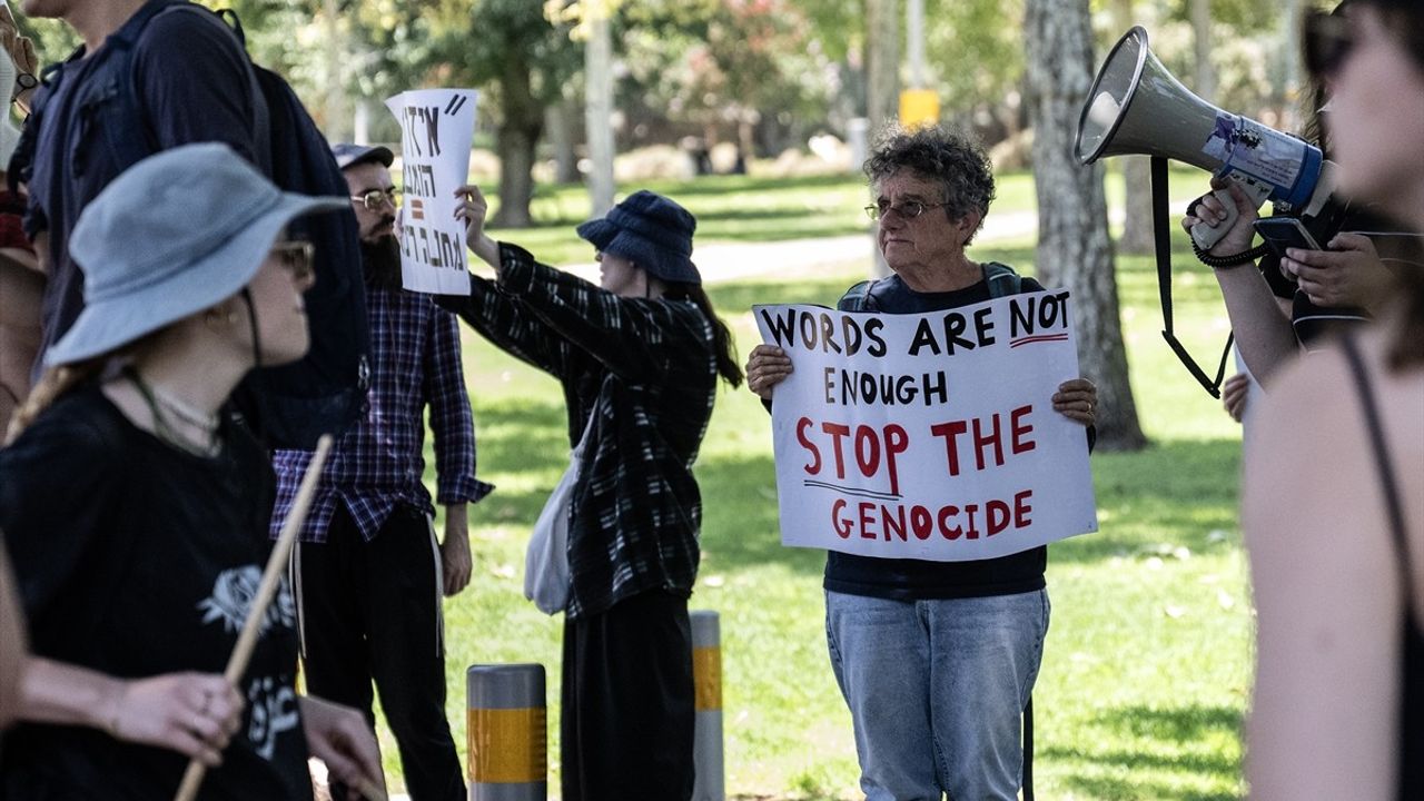İsrailli Aktivistler Gazze'deki GHF'yi Protesto Etti