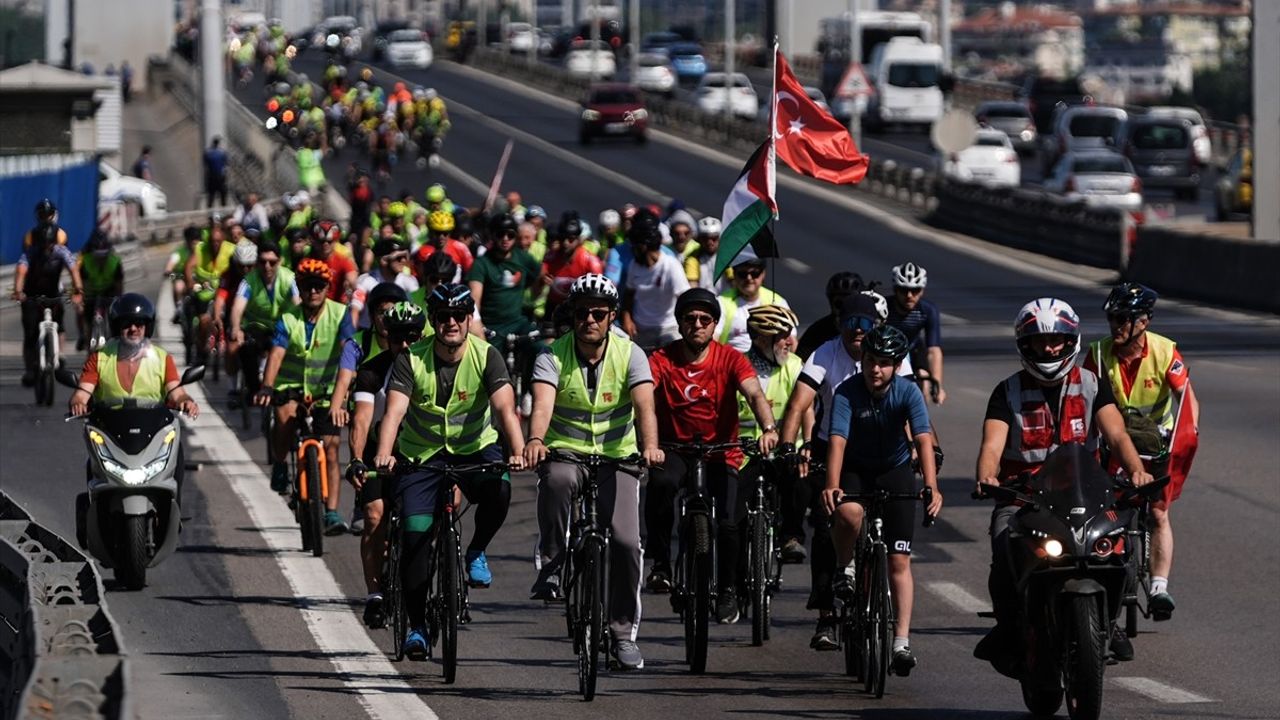İstanbul'da 15 Temmuz Şehitleri İçin Bisiklet Turu Düzenlendi