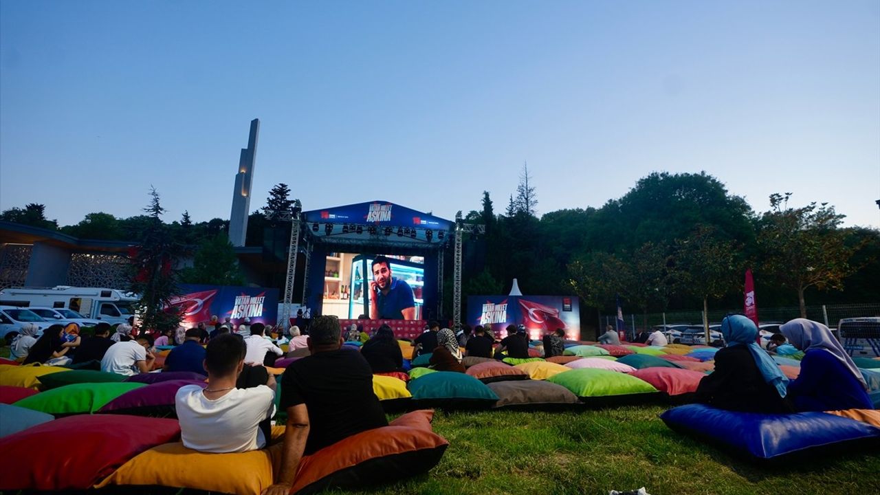 İstanbul'da 15 Temmuz Temalı Filmlerin Açık Hava Gösterimi Gerçekleştirildi
