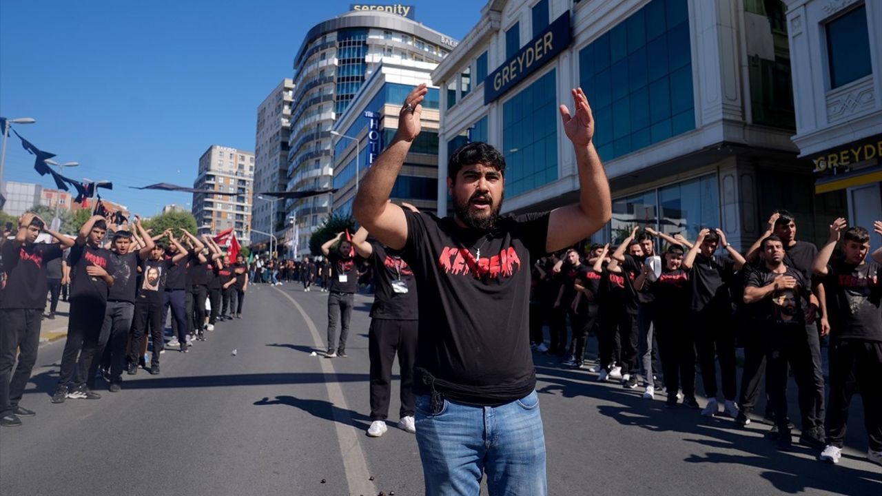 İstanbul'da Hazreti Hüseyin İçin Evrensel Aşura Matem Merasimi Düzenlendi