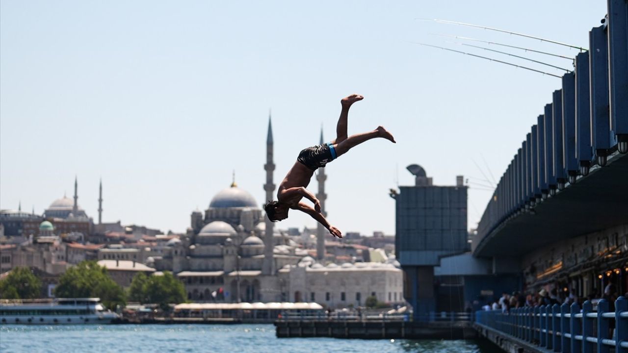 İstanbul'da Sıcak Hava Etkisini Gösterdi: Sahillere Akın Edildi!