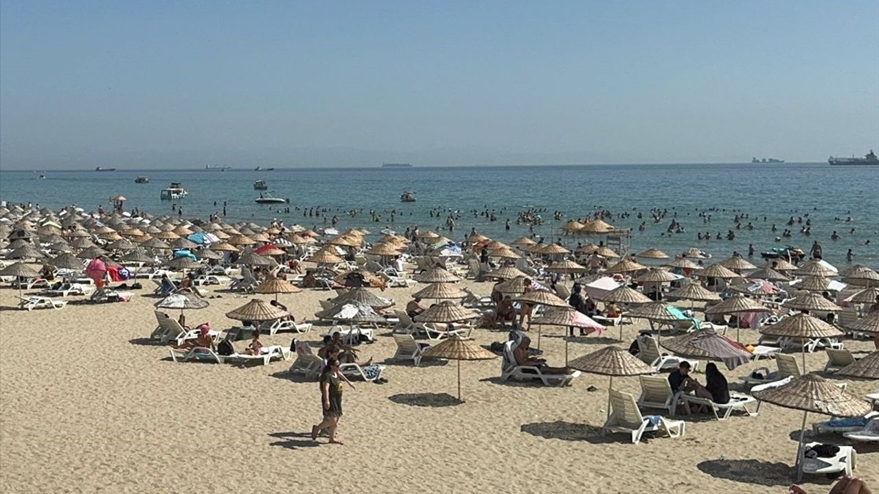 İstanbul'da Sıcak Havada Sahillerde Serinleme