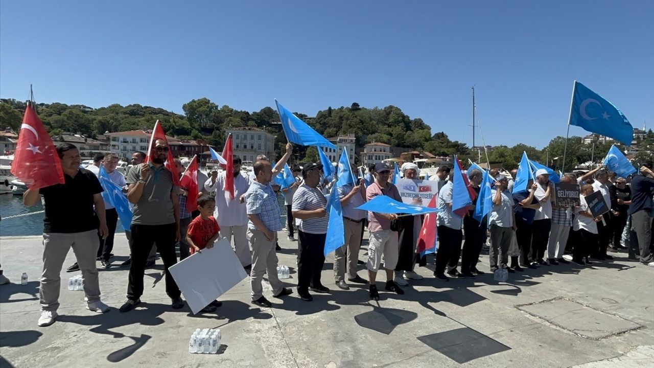 İstanbul&#039;da Urumçi Olayları Protesto Edildi