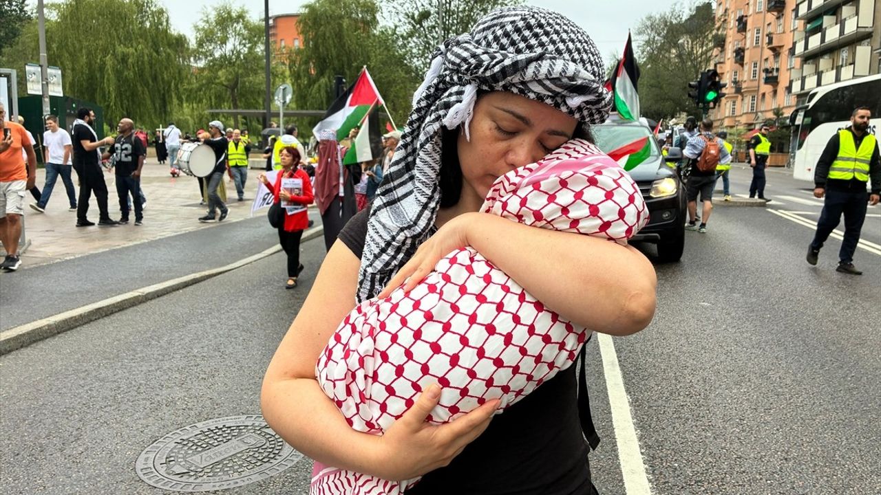 İsveç'te Gazze Saldırılarına Karşı Büyük Protesto