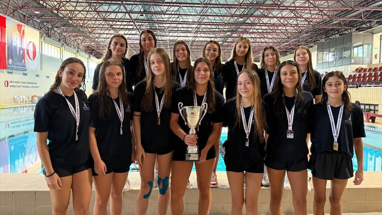 İzmir Büyükşehir Belediyespor, 16 Yaş Altı Kızlar Sutopu Ligi'nde Şampiyonluk Yaşadı