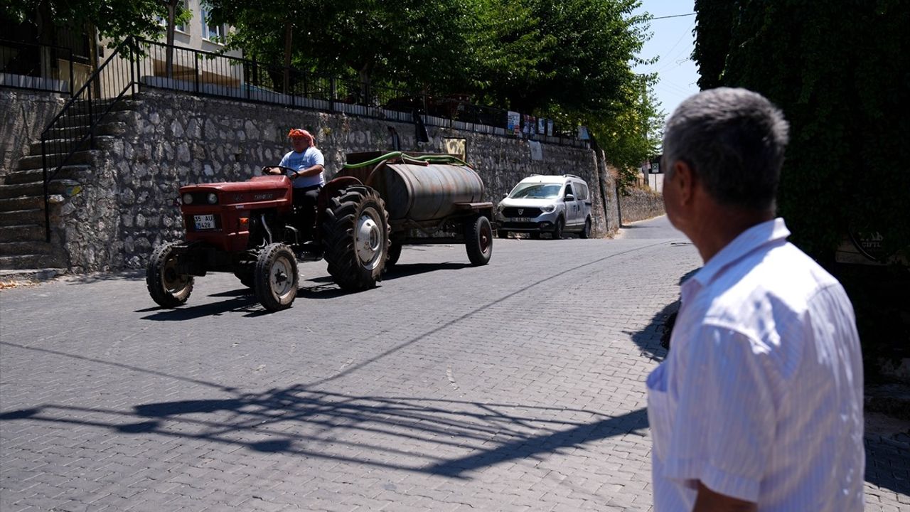 İzmir'de 20 Gündür Su Kesintisi: Yakaköy Mahallesi Halkı Eylemde