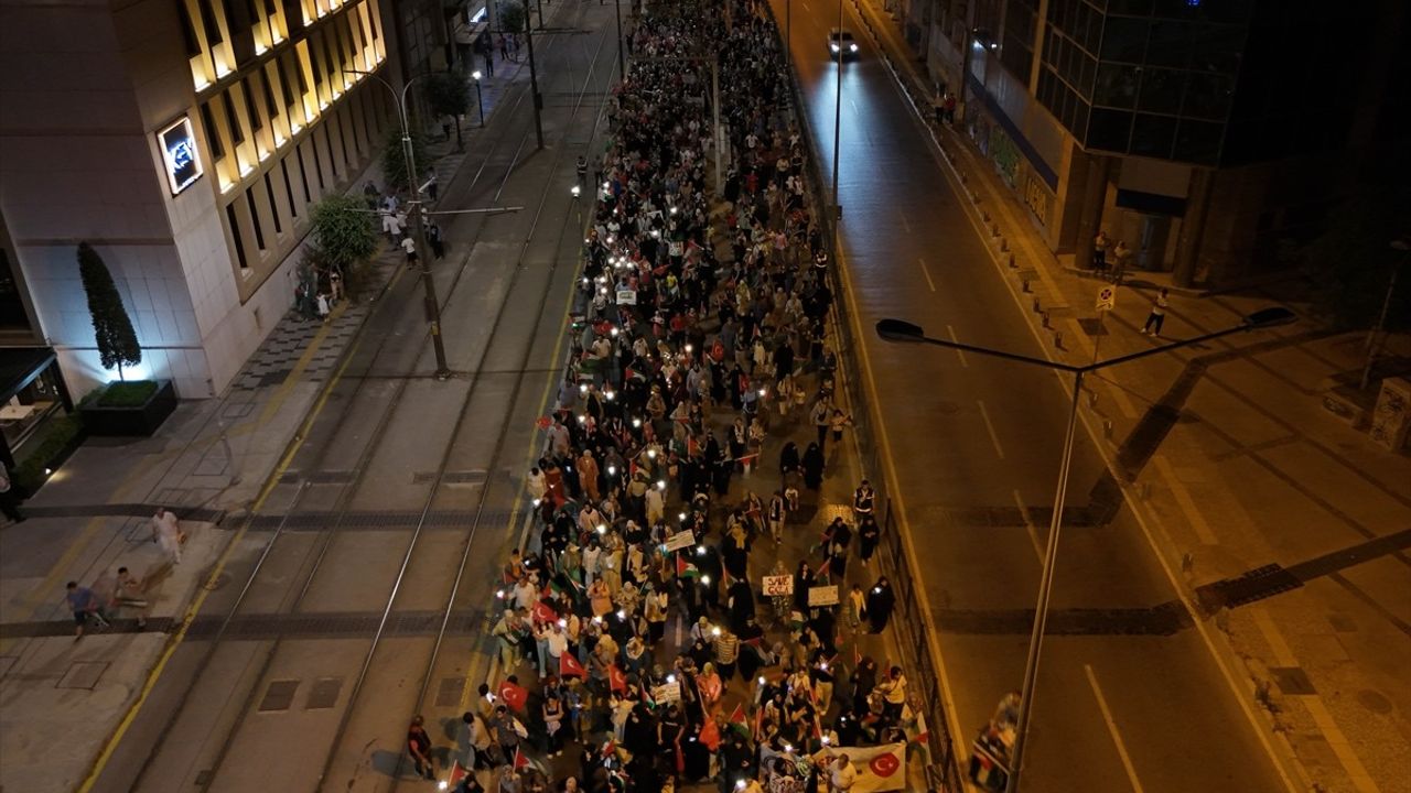 İzmir'de Gazze'ye Destek Yürüyüşü Düzenlendi