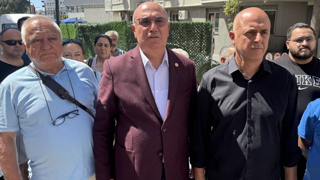 İzmir'de Kooperatif Mağdurlarından CHP Heyetine Sert Tepki