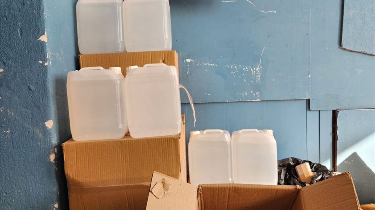 İzmir'de Sahte Alkol Operasyonu: 1 Zanlı Tutuklandı