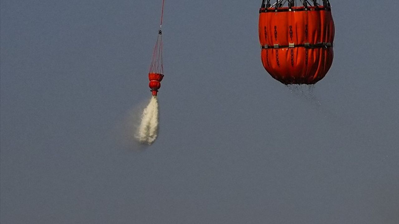 İzmir Gaziemir'de Orman Yangınına Müdahale Devam Ediyor