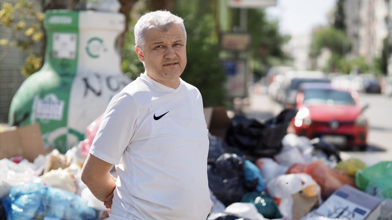 İzmir Karşıyaka'da Çöp Yığınları Tepki Topladı
