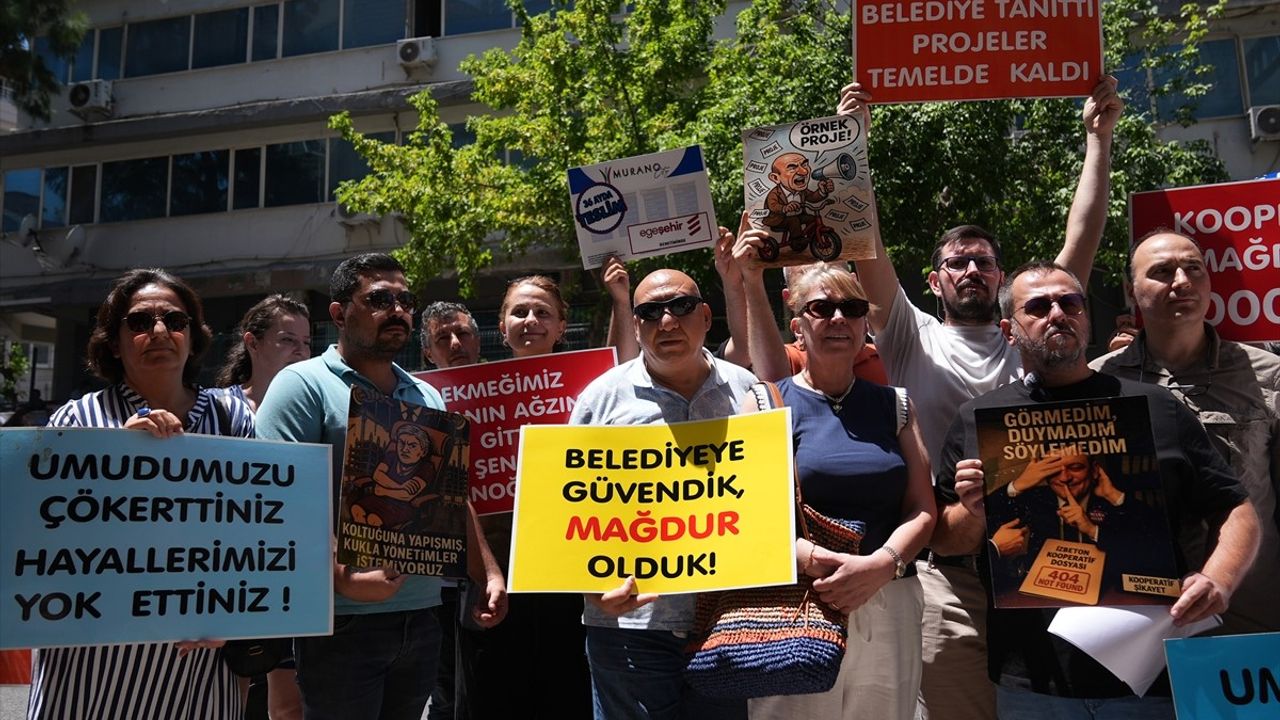 İzmir Kooperatif Mağdurları, Yolsuzluk Soruşturmasına Destek Vermek İçin Toplandı