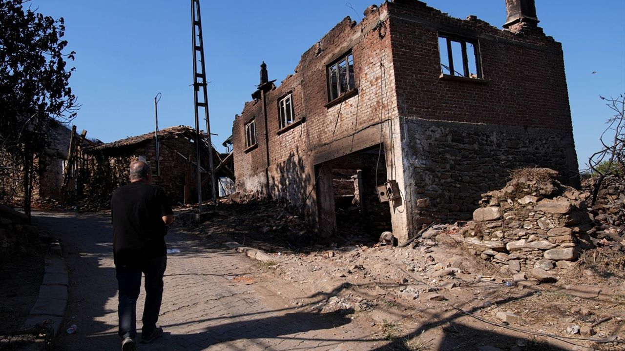 İzmir Ödemiş'teki Orman Yangınında Hasar Havadan Görüntülendi