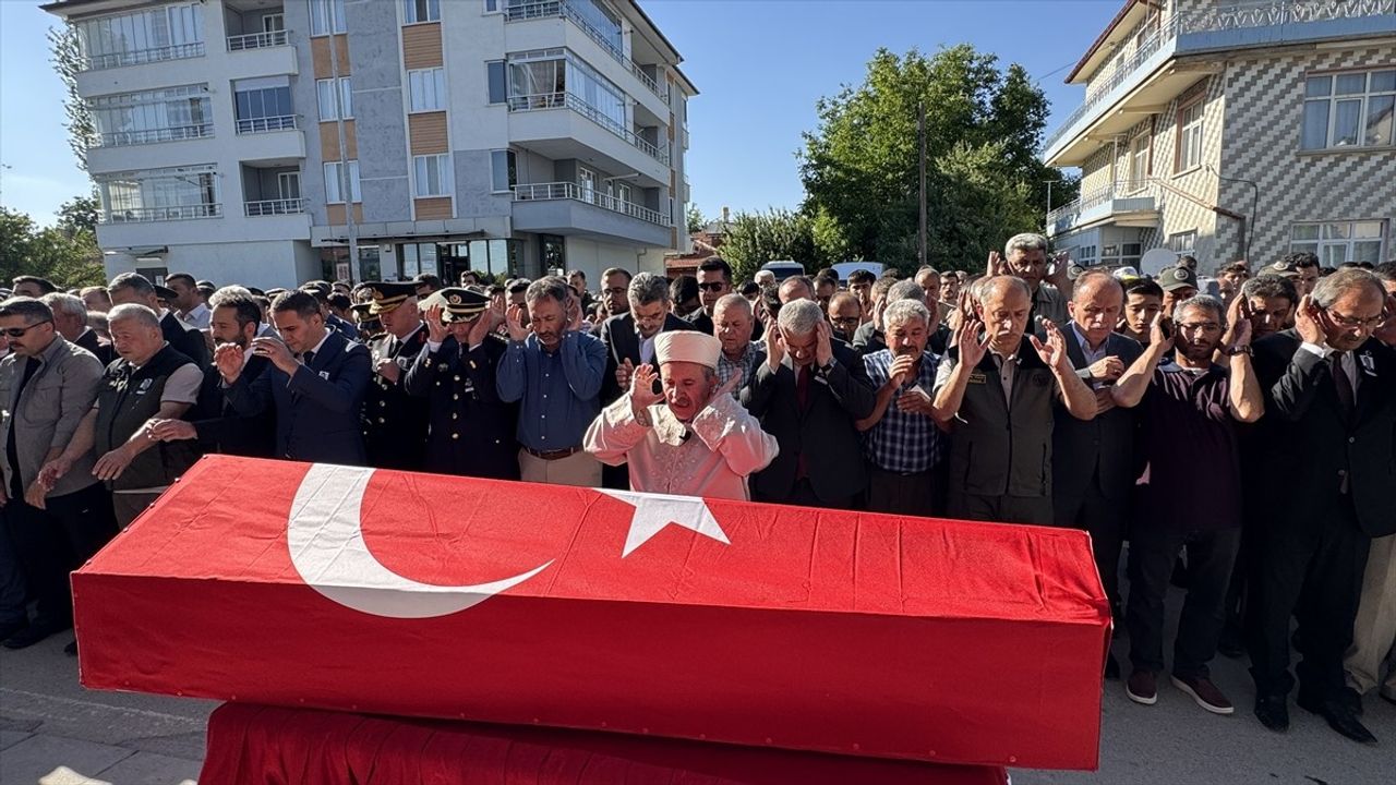 İzmir Orman Yangınında Şehit Olan İbrahim Demir Son Yolculuğuna Uğurlandı