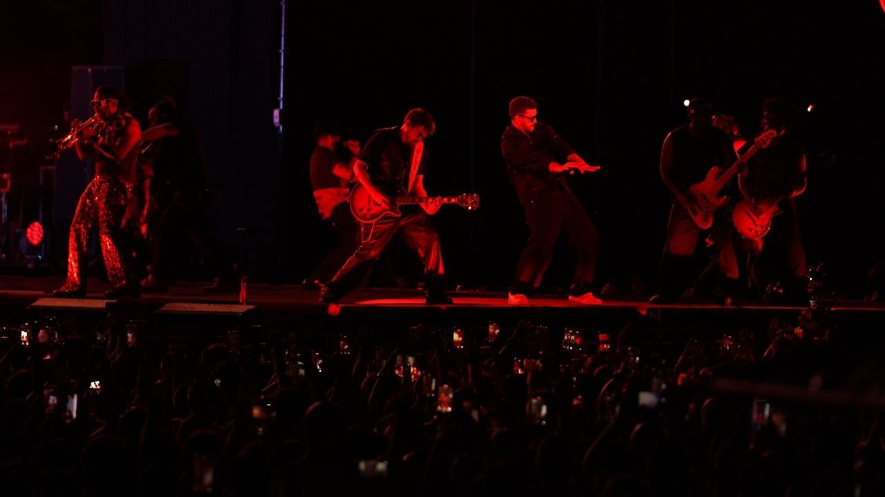Justin Timberlake, İstanbul'da Unutulmaz Bir Konser Verdi