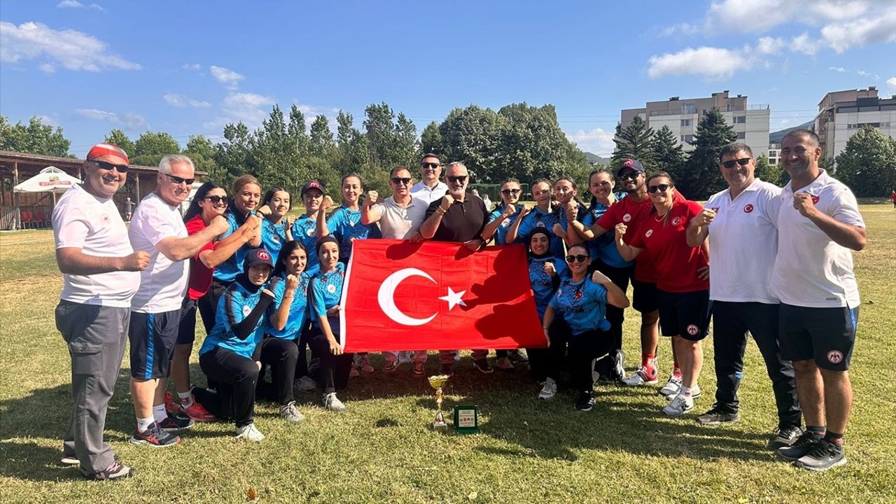 Kadın Kriket Milli Takımı, İlk Uluslararası Turnuvada Şampiyon Oldu