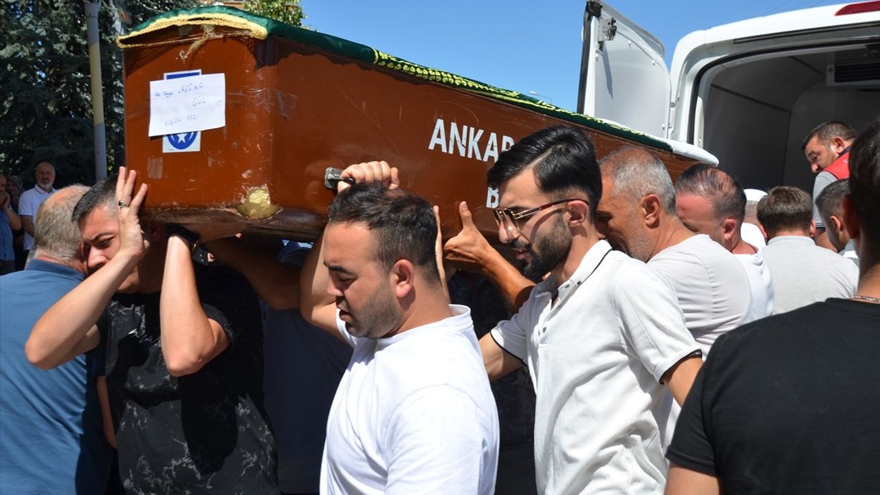 Kahramankazan'daki Trafik Kazasında Hayatını Kaybeden 3 Kişi Toprağa Verildi