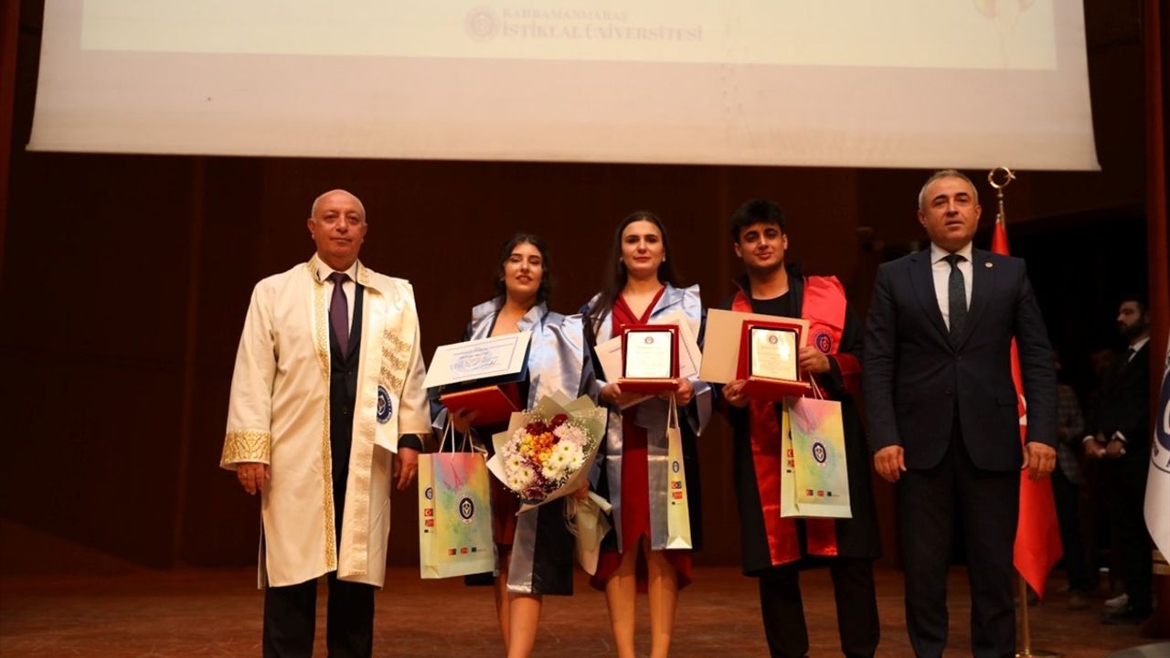 Kahramanmaraş İstiklal Üniversitesi'nde Mezuniyet Töreni Coşkusu