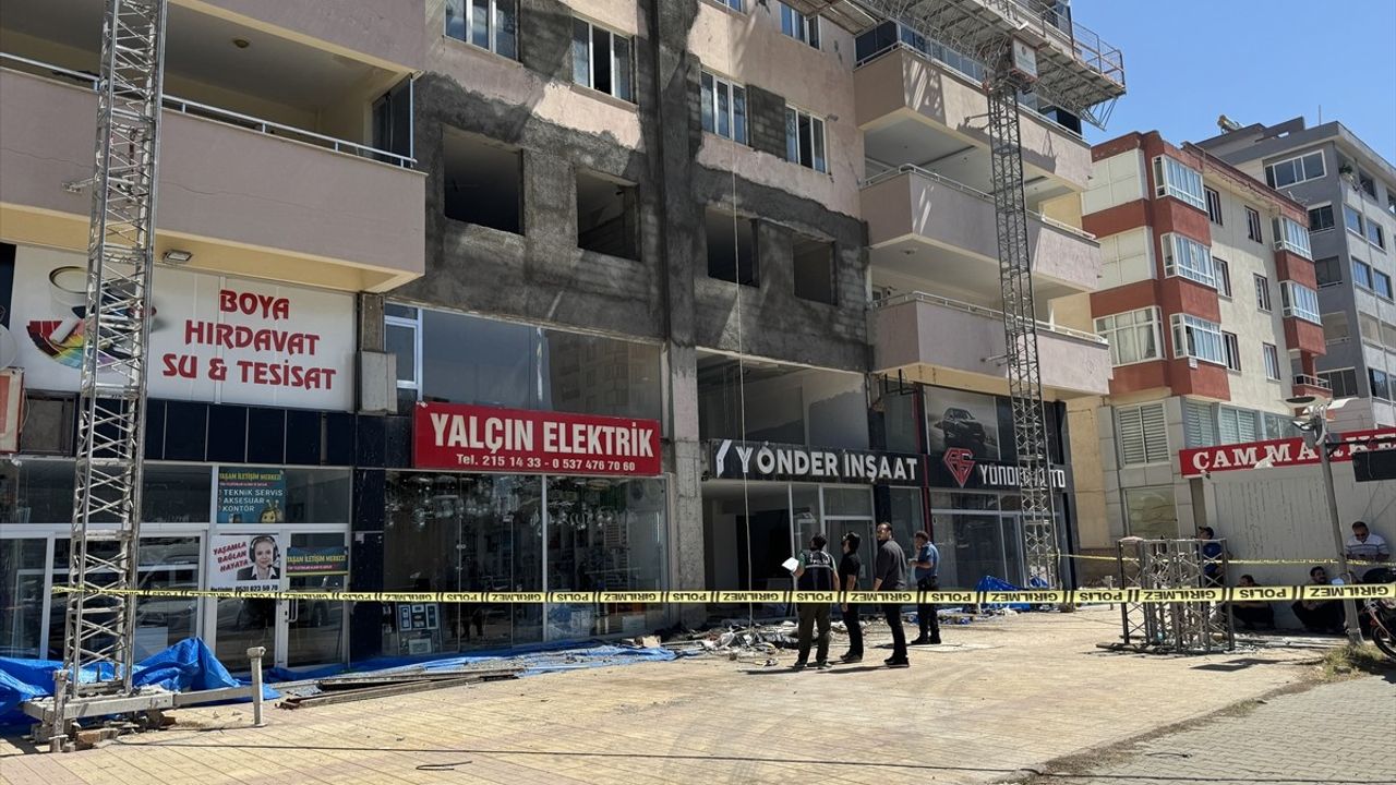 Kahramanmaraş'ta İskelenin Çökmesi: 1 İşçi Hayatını Kaybetti, 2 İşçi Ağır Yaralı