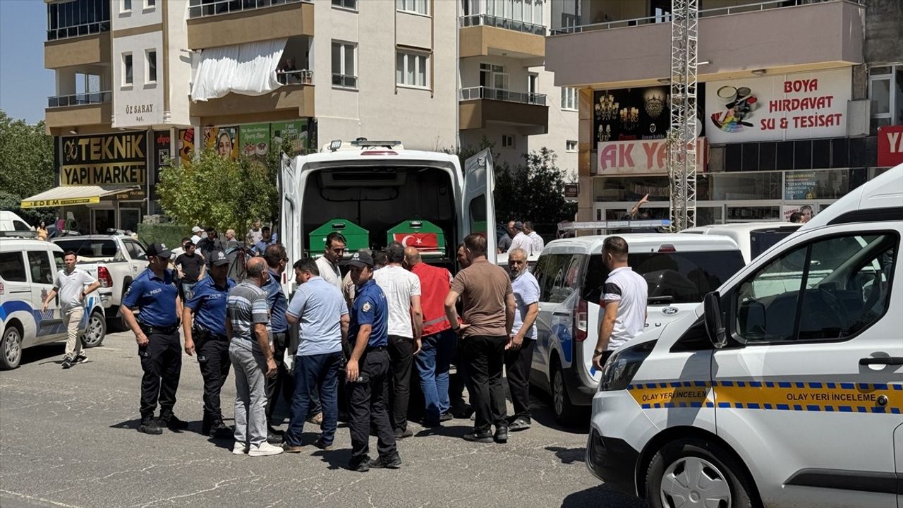 Kahramanmaraş'ta İskelenin Çökmesi Sonucu 3 İşçi Düştü: 2 Ölü, 1 Ağır Yaralı
