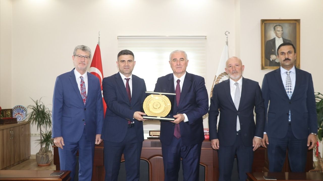 Kamu Başdenetçisi Akarca'dan Ombudsman Buluşması: 'Halkın Ücretsiz Avukatıyız'