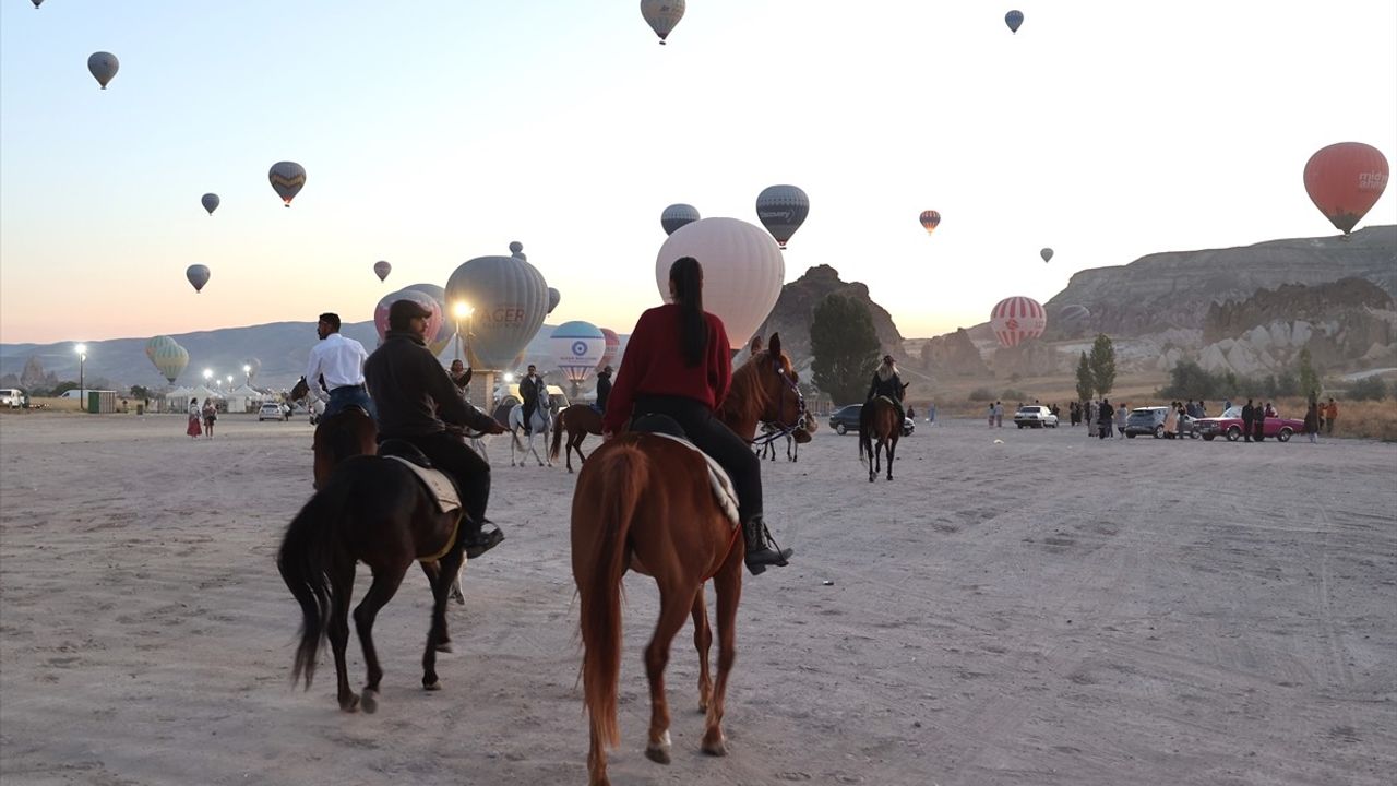 Kapadokya At ve Atçılık Kültürü Festivali: Karayı Atlar, Havayı Balonlar Süsledi