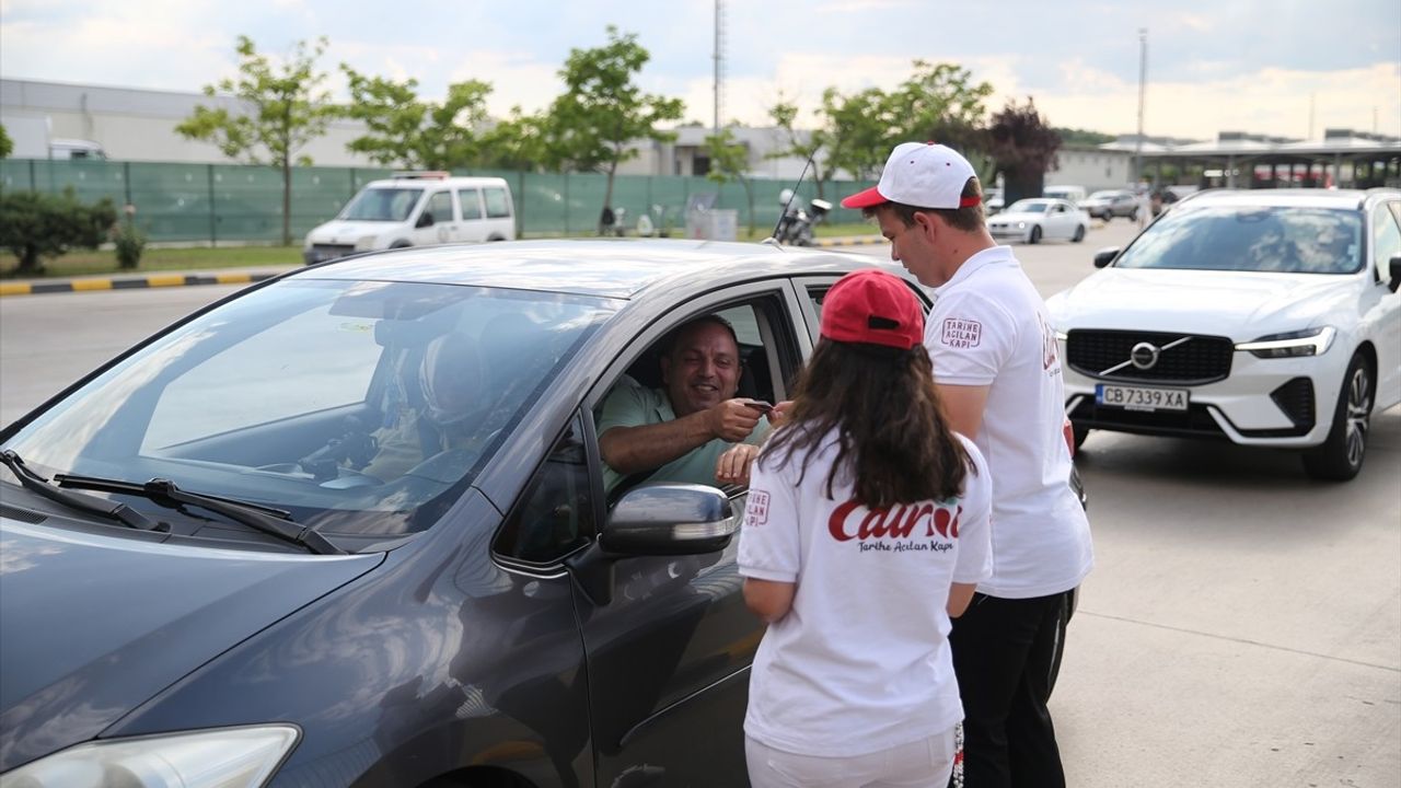 Kapıkule'de Gurbetçilere Renkli Karşılama: Yöresel Lezzetler İkram Edildi