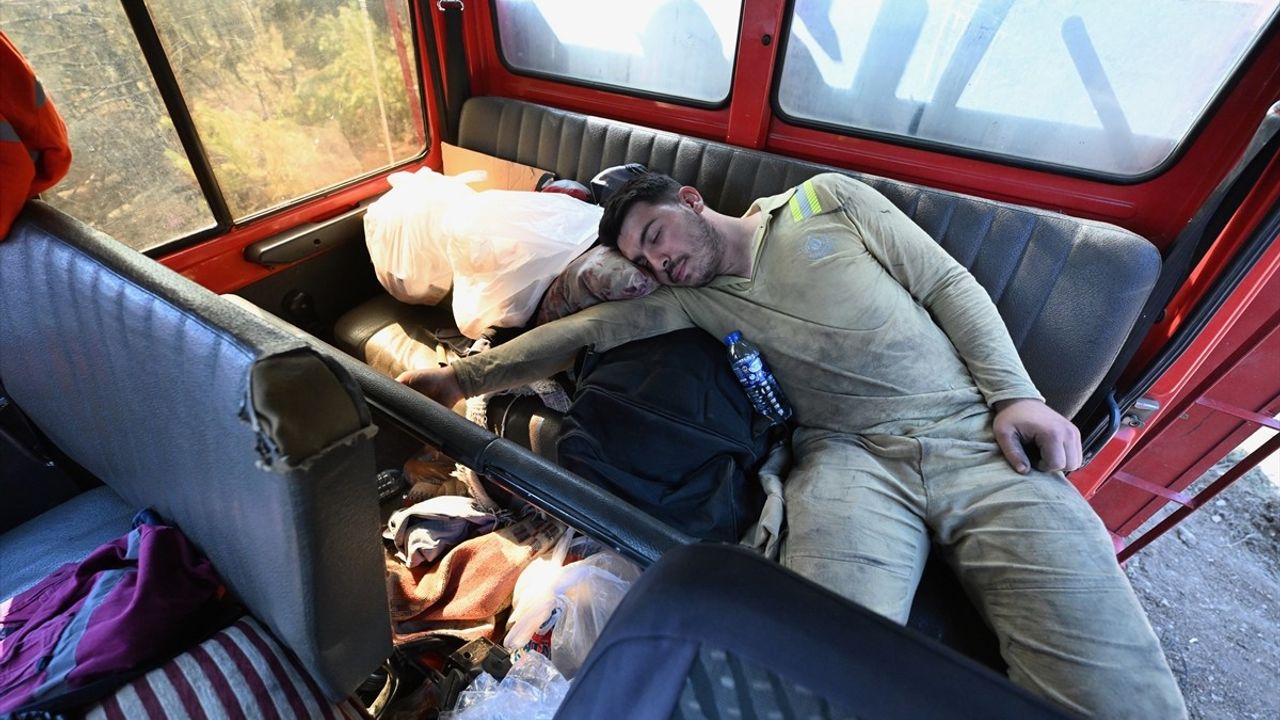 Karabük'te Orman Yangınlarıyla Mücadele Devam Ediyor