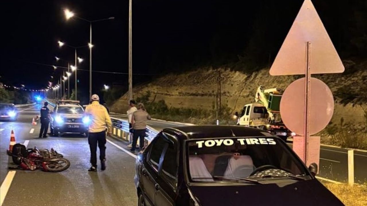 Karabük'te Otomobille Motosiklet Çarpıştı: Sürücü Ağır Yaralı