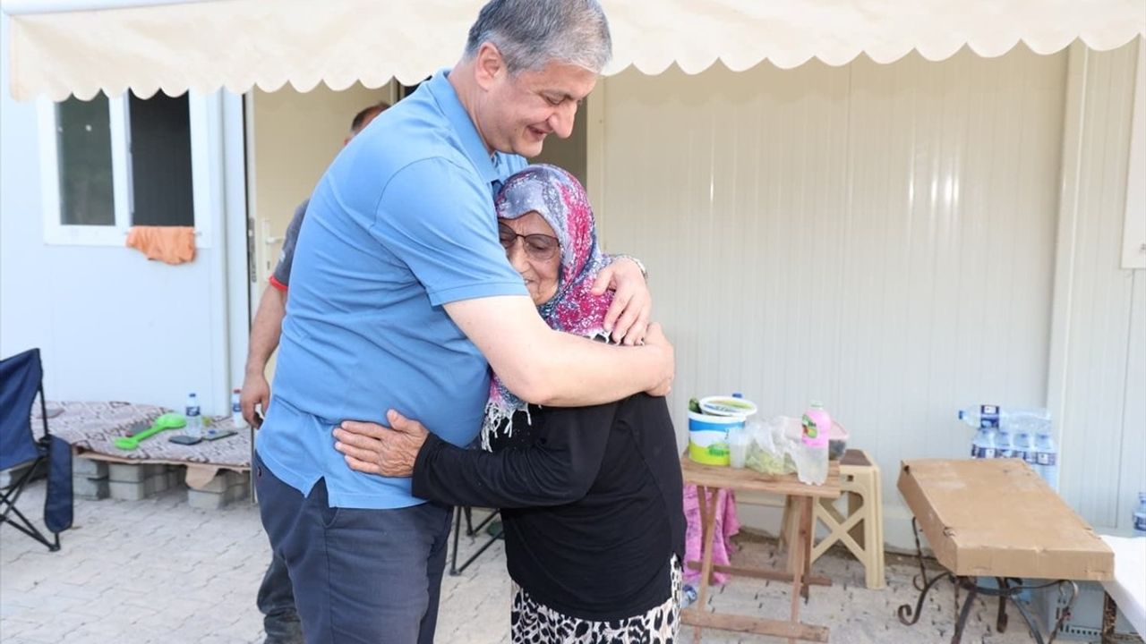 Karabük Valisi Yavuz, Orman Yangınında Zarar Görenleri Ziyaret Etti