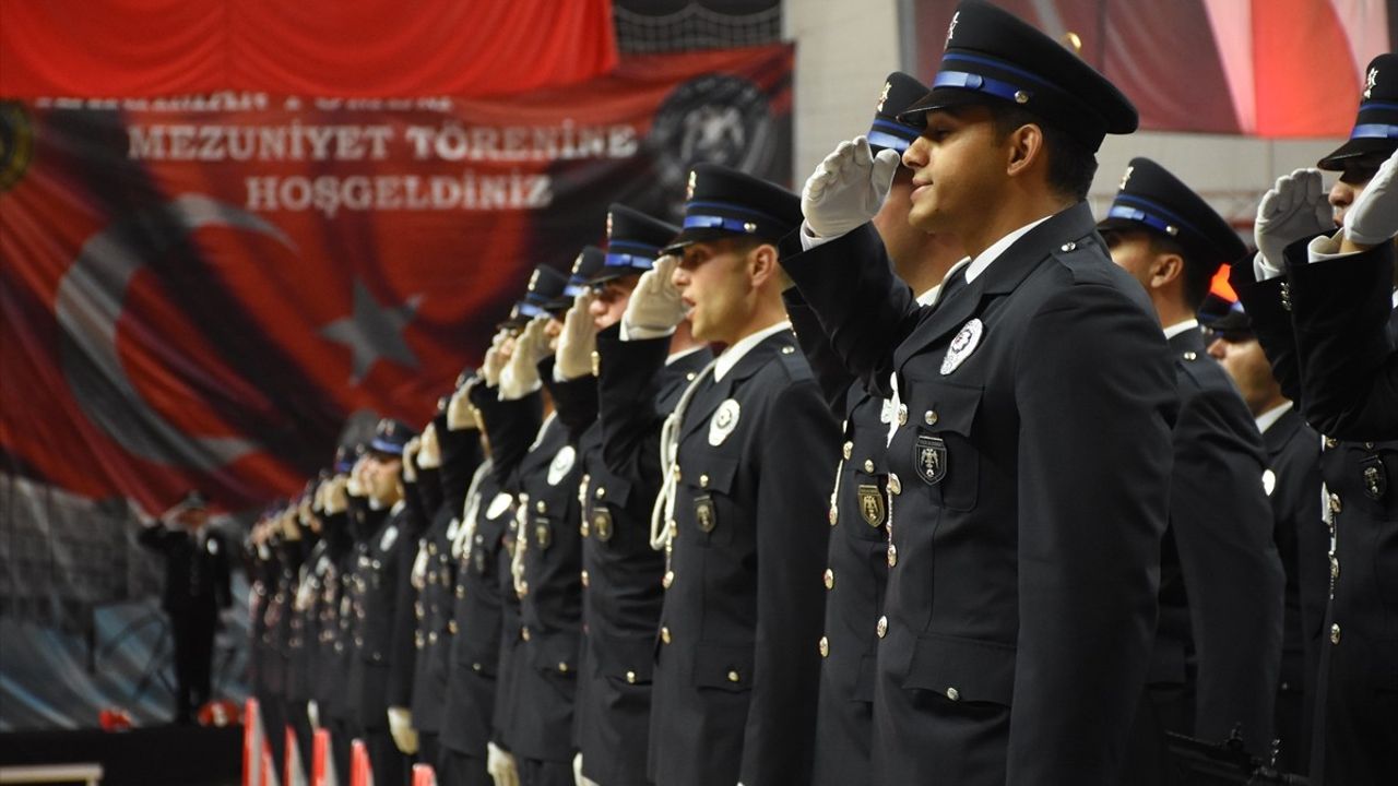Karaman'da 228 Polis Adayı Mezuniyet Sevincini Yaşadı