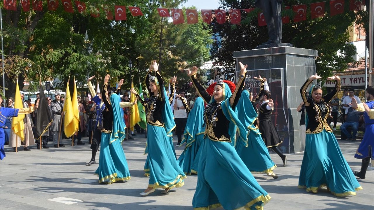Karaman'da 7. Uluslararası Türk Dünyası Şöleni kapsamında yürüyüş gerçekleştirildi