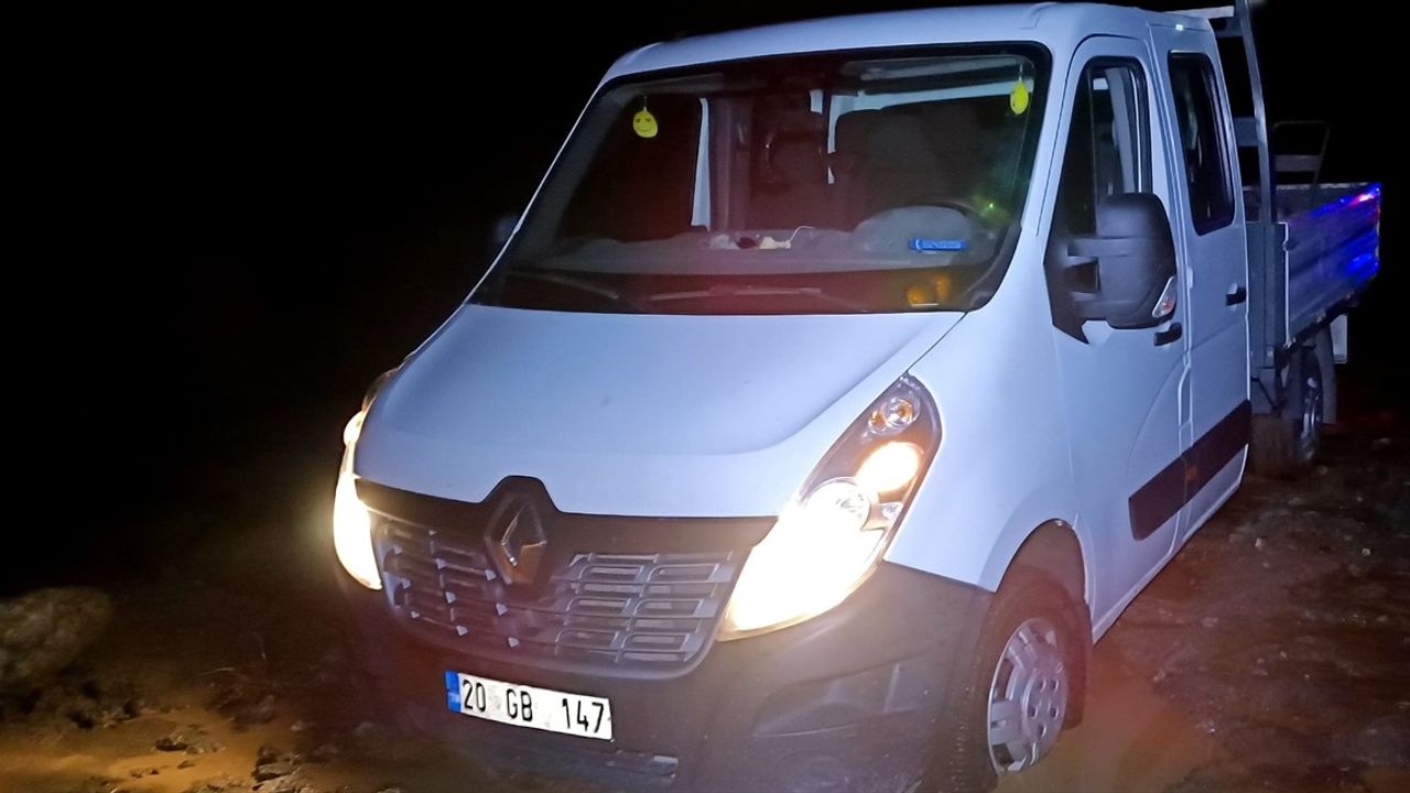 Kars'ta Sel ve Heyelan: 11 Araç Mahsur Kaldı