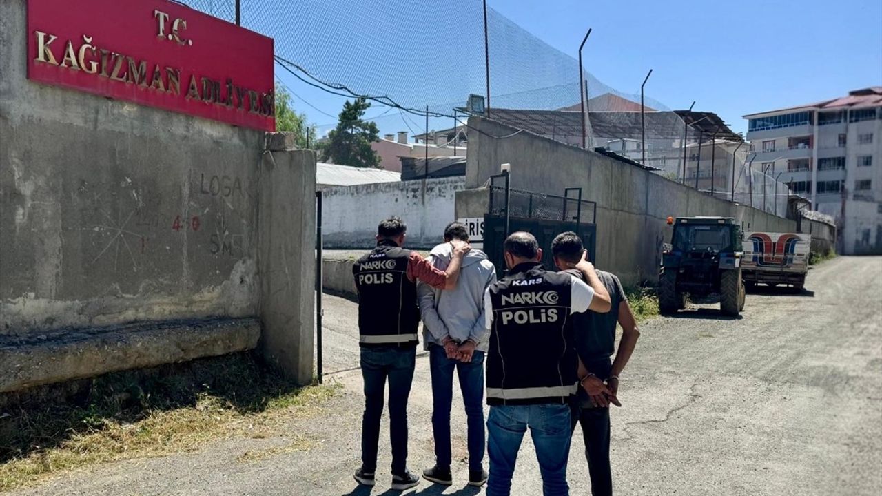 Kars'ta Uyuşturucu Operasyonunda İki Zanlı Tutuklandı