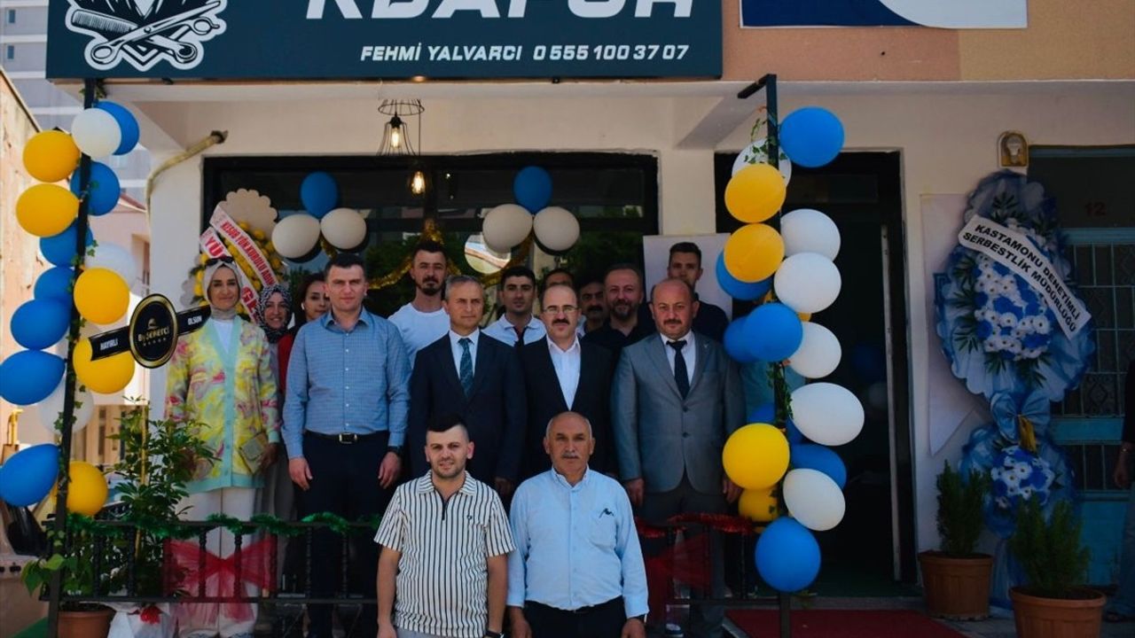 Kastamonu'da Eski Hükümlü Fehmi Yalvarcı Kendi Kuaför Dükkanını Açtı