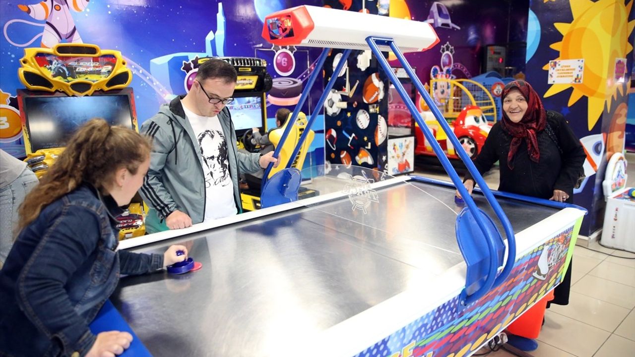 Kastamonu'daki Oyun Parkı, Özel Gereksinimli Bireylere Ücretsiz Hizmet Sunuyor