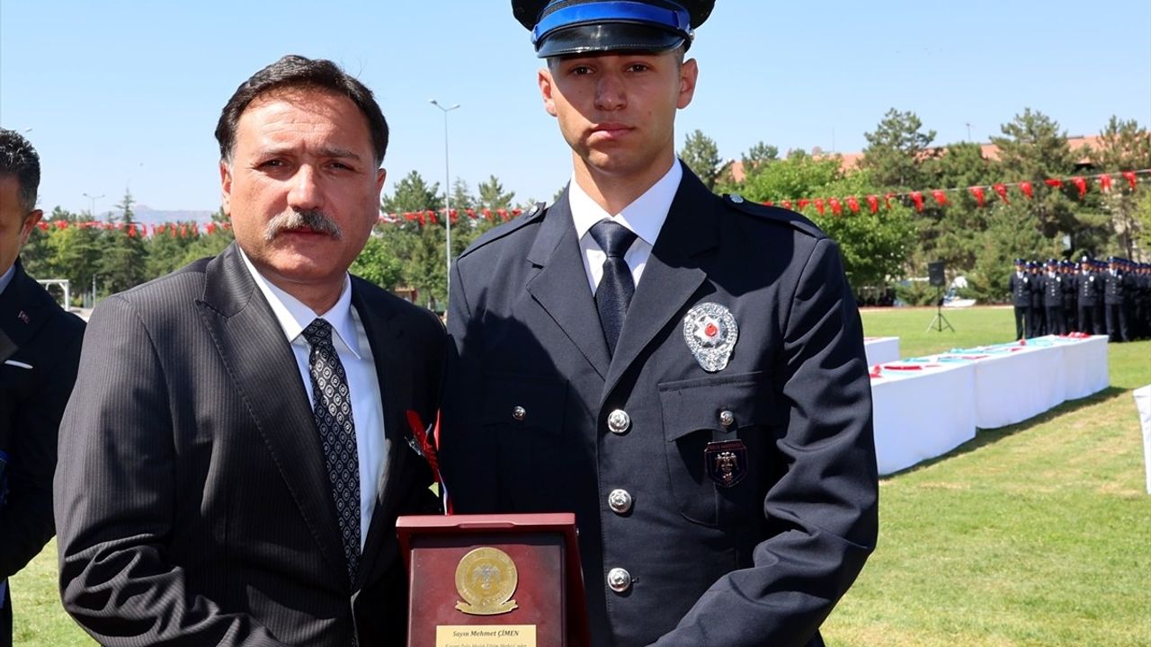 Kayseri'de 312 Polis Adayı Mezuniyet Töreniyle Hayata Merhaba Dedi