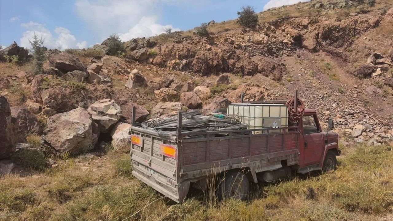 Kayseri'de Çalıntı Elektrik Telleriyle Yakalanan 3 Şüpheli