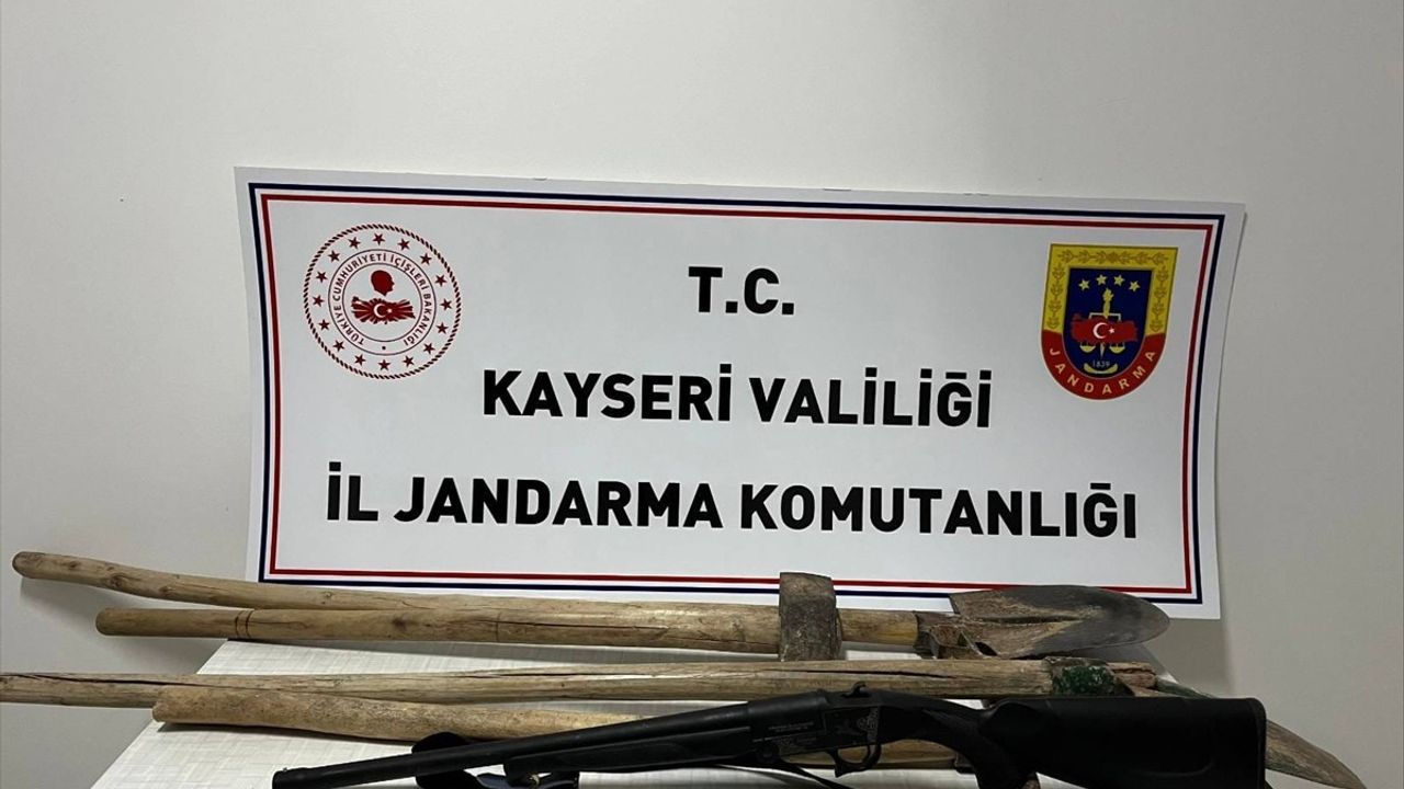 Kayseri'de Kaçak Kazı Yapan İki Şüpheli Suçüstü Yakalandı