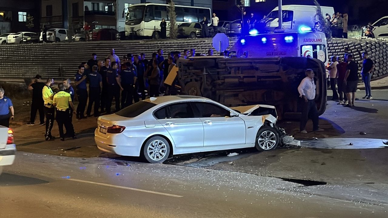 Kayseri'de Minibüs ve Otomobil Çarpıştı: 9 Yaralı