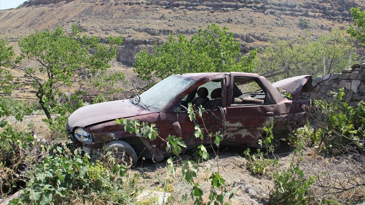 Kayseri'de Müstakil Eve Düşen Otomobilin Sürücüsü Yaralandı