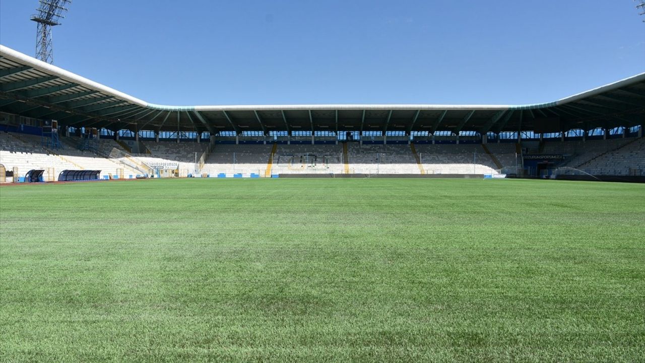 Kazım Karabekir Stadyumu'nda Hibrit Çim Dönüşümü Devam Ediyor