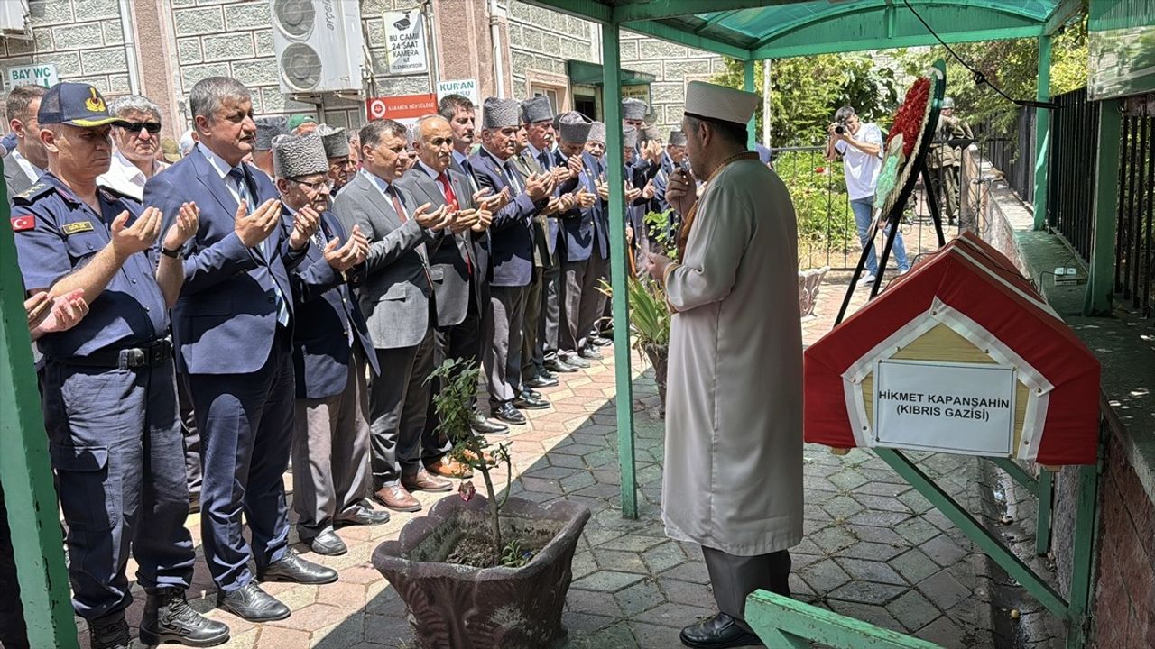 Kıbrıs Gazisi Hikmet Kapanşahin Son Yolculuğuna Uğurlandı