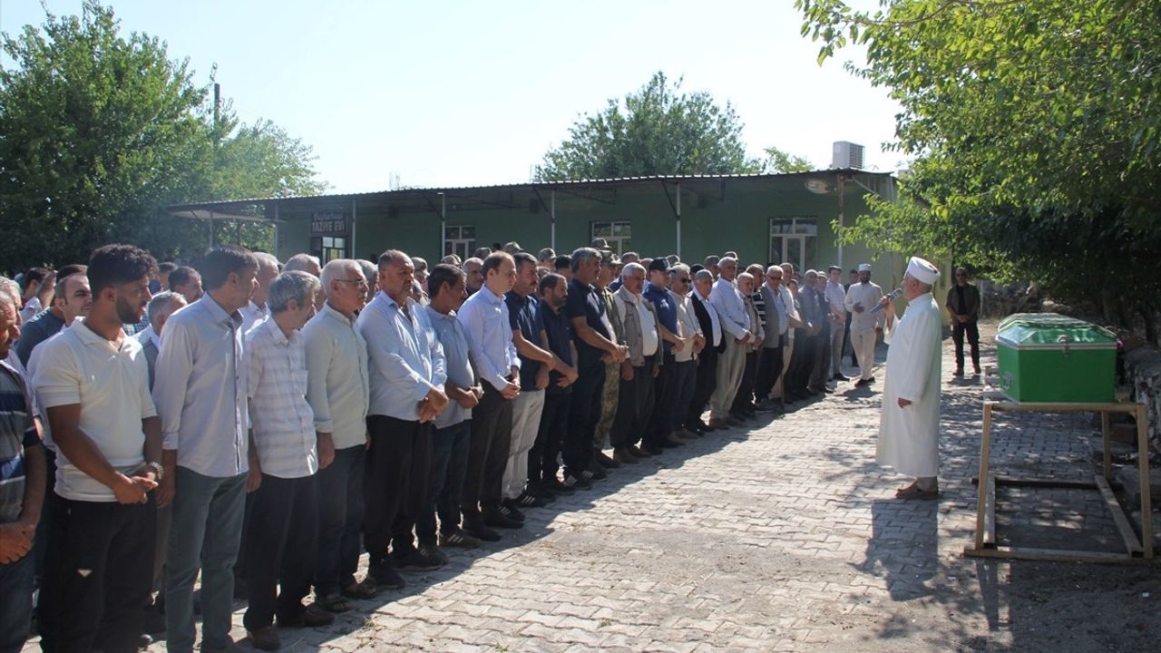 Kıbrıs Gazisi Mustafa Altuntaş, Şanlıurfa'da Son Yolculuğuna Uğurlandı